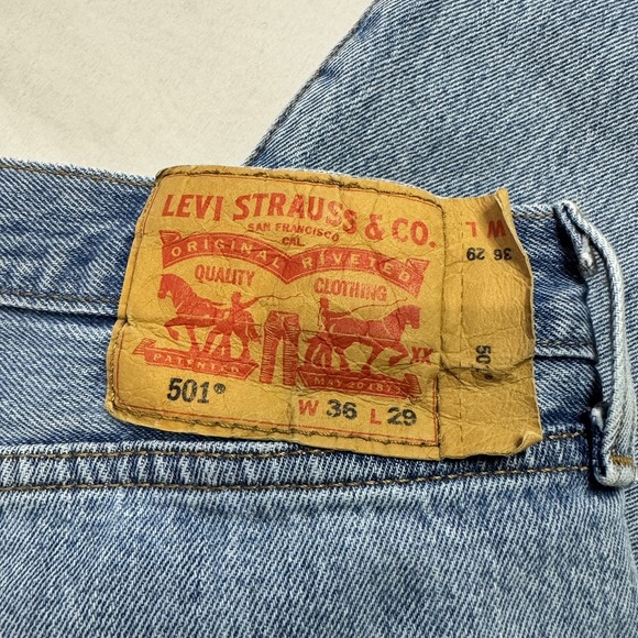 Levi's 501 Jeans Mens 36x29 Faded Light Wash Blue Straight Leg Button Fly Denim - Picture 4 of 12